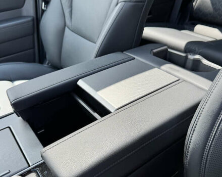 Синий Тойота Секвойя, объемом двигателя 3.45 л и пробегом 6 тыс. км за 114900 $, фото 37 на Automoto.ua