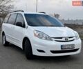 Білий Тойота Сієнна, об'ємом двигуна 3.5 л та пробігом 298 тис. км за 11000 $, фото 1 на Automoto.ua