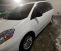 Белый Тойота Сиенна, объемом двигателя 3.5 л и пробегом 170 тыс. км за 10000 $, фото 1 на Automoto.ua