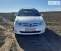 Білий Тойота Сієнна, об'ємом двигуна 3.5 л та пробігом 320 тис. км за 11500 $, фото 1 на Automoto.ua