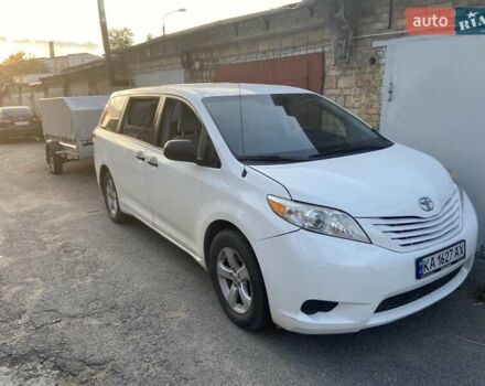Белый Тойота Сиенна, объемом двигателя 2.67 л и пробегом 212 тыс. км за 11500 $, фото 2 на Automoto.ua