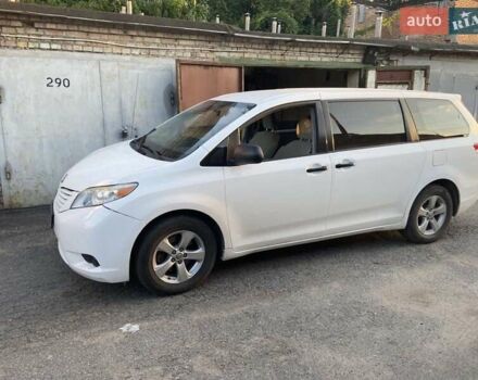 Белый Тойота Сиенна, объемом двигателя 2.67 л и пробегом 212 тыс. км за 11500 $, фото 3 на Automoto.ua