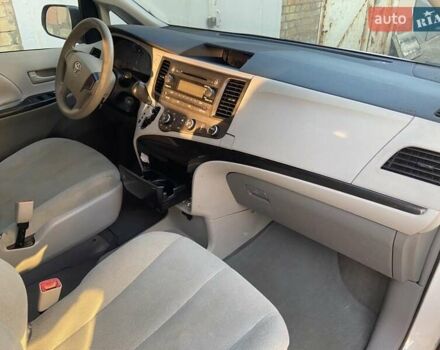 Белый Тойота Сиенна, объемом двигателя 2.67 л и пробегом 212 тыс. км за 11500 $, фото 12 на Automoto.ua