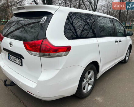 Белый Тойота Сиенна, объемом двигателя 2.7 л и пробегом 195 тыс. км за 13500 $, фото 6 на Automoto.ua