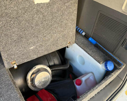 Білий Тойота Сієнна, об'ємом двигуна 2.7 л та пробігом 195 тис. км за 13000 $, фото 18 на Automoto.ua