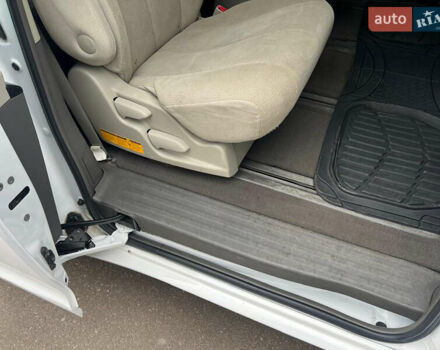 Белый Тойота Сиенна, объемом двигателя 2.7 л и пробегом 195 тыс. км за 13500 $, фото 12 на Automoto.ua