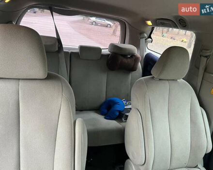 Белый Тойота Сиенна, объемом двигателя 2.7 л и пробегом 195 тыс. км за 13500 $, фото 14 на Automoto.ua