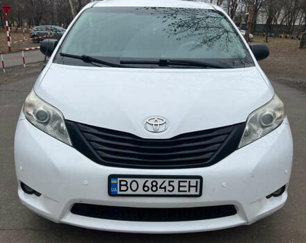 Білий Тойота Сієнна, об'ємом двигуна 2.7 л та пробігом 195 тис. км за 13000 $, фото 2 на Automoto.ua