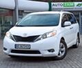 Белый Тойота Сиенна, объемом двигателя 2.7 л и пробегом 257 тыс. км за 12350 $, фото 1 на Automoto.ua