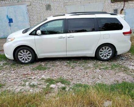 Белый Тойота Сиенна, объемом двигателя 3.5 л и пробегом 130 тыс. км за 20300 $, фото 2 на Automoto.ua