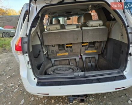 Білий Тойота Сієнна, об'ємом двигуна 3.5 л та пробігом 290 тис. км за 14000 $, фото 14 на Automoto.ua