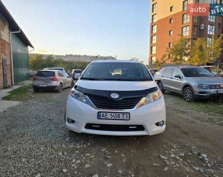 Білий Тойота Сієнна, об'ємом двигуна 3.5 л та пробігом 290 тис. км за 14000 $, фото 3 на Automoto.ua