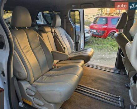 Білий Тойота Сієнна, об'ємом двигуна 3.5 л та пробігом 290 тис. км за 14000 $, фото 11 на Automoto.ua
