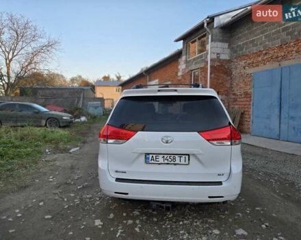 Білий Тойота Сієнна, об'ємом двигуна 3.5 л та пробігом 290 тис. км за 14000 $, фото 7 на Automoto.ua