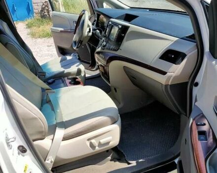 Белый Тойота Сиенна, объемом двигателя 3.5 л и пробегом 130 тыс. км за 20300 $, фото 16 на Automoto.ua