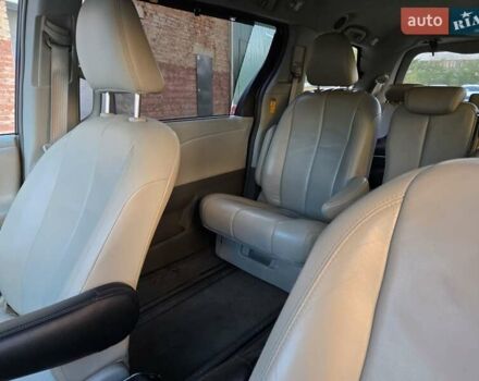Білий Тойота Сієнна, об'ємом двигуна 3.5 л та пробігом 290 тис. км за 14000 $, фото 17 на Automoto.ua