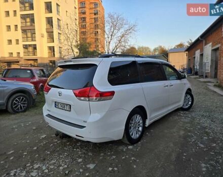 Білий Тойота Сієнна, об'ємом двигуна 3.5 л та пробігом 290 тис. км за 14000 $, фото 4 на Automoto.ua