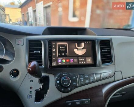 Білий Тойота Сієнна, об'ємом двигуна 3.5 л та пробігом 290 тис. км за 14000 $, фото 1 на Automoto.ua