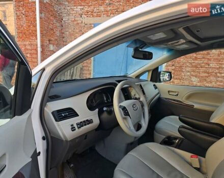 Білий Тойота Сієнна, об'ємом двигуна 3.5 л та пробігом 290 тис. км за 14000 $, фото 16 на Automoto.ua