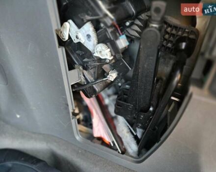 Білий Тойота Сієнна, об'ємом двигуна 3.5 л та пробігом 290 тис. км за 14000 $, фото 2 на Automoto.ua