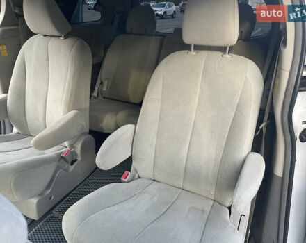 Белый Тойота Сиенна, объемом двигателя 3.5 л и пробегом 225 тыс. км за 13900 $, фото 12 на Automoto.ua