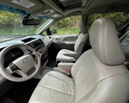 Белый Тойота Сиенна, объемом двигателя 3.5 л и пробегом 80 тыс. км за 10000 $, фото 8 на Automoto.ua