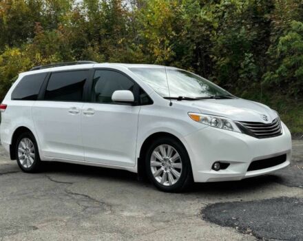 Белый Тойота Сиенна, объемом двигателя 3.5 л и пробегом 80 тыс. км за 10000 $, фото 2 на Automoto.ua