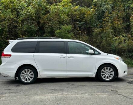 Белый Тойота Сиенна, объемом двигателя 3.5 л и пробегом 80 тыс. км за 10000 $, фото 3 на Automoto.ua