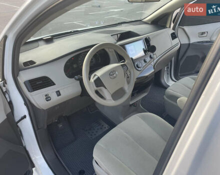 Белый Тойота Сиенна, объемом двигателя 3.5 л и пробегом 225 тыс. км за 13900 $, фото 13 на Automoto.ua