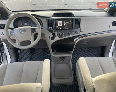 Белый Тойота Сиенна, объемом двигателя 3.5 л и пробегом 225 тыс. км за 13900 $, фото 14 на Automoto.ua