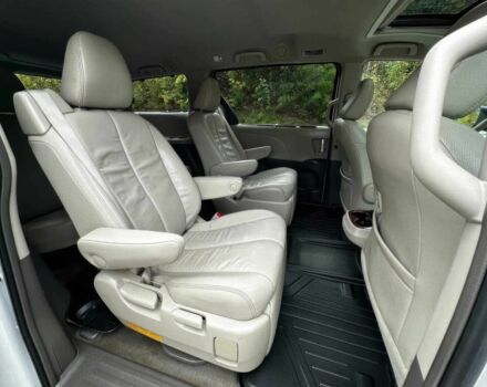 Белый Тойота Сиенна, объемом двигателя 3.5 л и пробегом 80 тыс. км за 10000 $, фото 12 на Automoto.ua