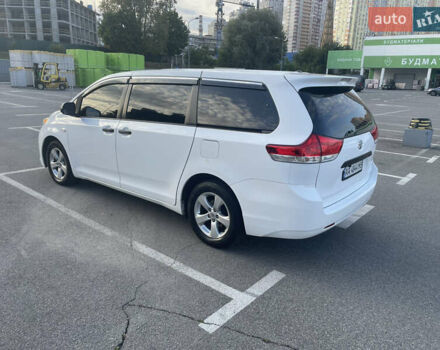 Белый Тойота Сиенна, объемом двигателя 3.5 л и пробегом 225 тыс. км за 13900 $, фото 4 на Automoto.ua