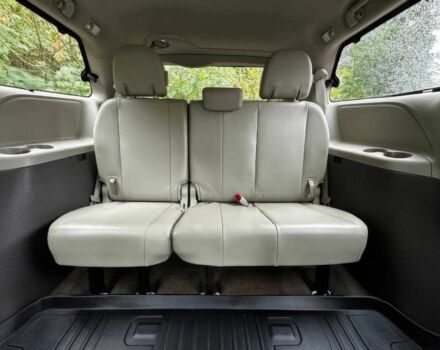 Белый Тойота Сиенна, объемом двигателя 3.5 л и пробегом 80 тыс. км за 10000 $, фото 13 на Automoto.ua