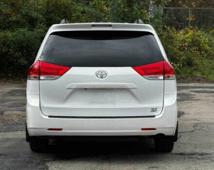 Белый Тойота Сиенна, объемом двигателя 3.5 л и пробегом 80 тыс. км за 10000 $, фото 5 на Automoto.ua