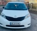 Белый Тойота Сиенна, объемом двигателя 3.46 л и пробегом 121 тыс. км за 17000 $, фото 1 на Automoto.ua