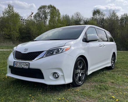 Белый Тойота Сиенна, объемом двигателя 3.5 л и пробегом 16 тыс. км за 21200 $, фото 7 на Automoto.ua