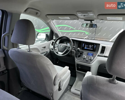 Білий Тойота Сієнна, об'ємом двигуна 3.46 л та пробігом 221 тис. км за 15500 $, фото 25 на Automoto.ua