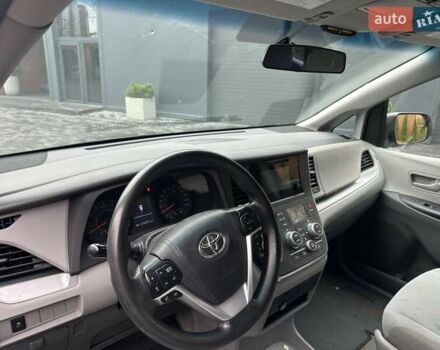 Белый Тойота Сиенна, объемом двигателя 3.5 л и пробегом 219 тыс. км за 15700 $, фото 8 на Automoto.ua