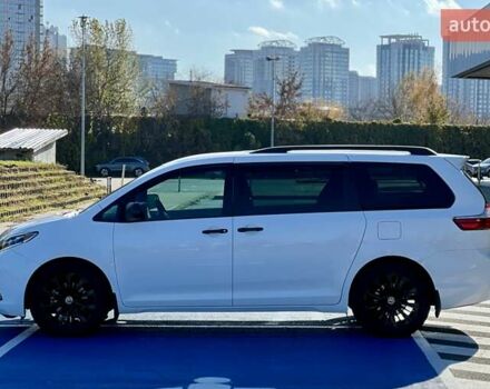Белый Тойота Сиенна, объемом двигателя 3.46 л и пробегом 169 тыс. км за 17999 $, фото 5 на Automoto.ua