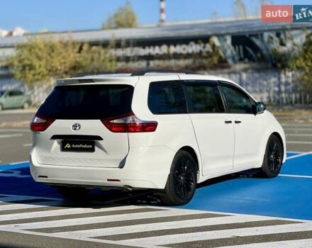 Белый Тойота Сиенна, объемом двигателя 3.46 л и пробегом 169 тыс. км за 17999 $, фото 8 на Automoto.ua