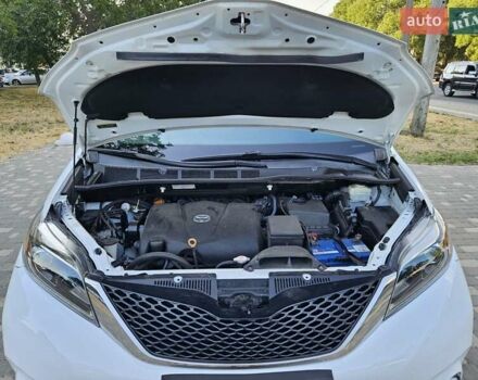 Белый Тойота Сиенна, объемом двигателя 3.5 л и пробегом 140 тыс. км за 18999 $, фото 52 на Automoto.ua