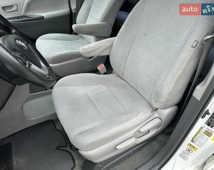 Білий Тойота Сієнна, об'ємом двигуна 3.46 л та пробігом 221 тис. км за 15500 $, фото 6 на Automoto.ua