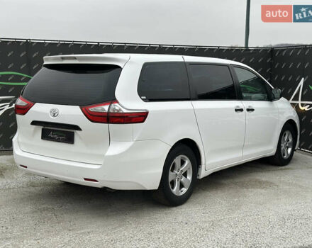Білий Тойота Сієнна, об'ємом двигуна 3.46 л та пробігом 221 тис. км за 15500 $, фото 1 на Automoto.ua