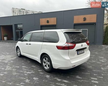 Белый Тойота Сиенна, объемом двигателя 3.5 л и пробегом 219 тыс. км за 15700 $, фото 4 на Automoto.ua