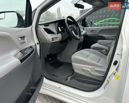 Білий Тойота Сієнна, об'ємом двигуна 3.46 л та пробігом 221 тис. км за 15500 $, фото 4 на Automoto.ua