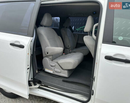 Білий Тойота Сієнна, об'ємом двигуна 3.46 л та пробігом 221 тис. км за 15500 $, фото 22 на Automoto.ua