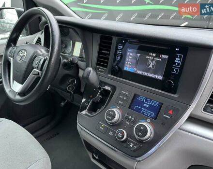 Білий Тойота Сієнна, об'ємом двигуна 3.46 л та пробігом 221 тис. км за 15500 $, фото 21 на Automoto.ua