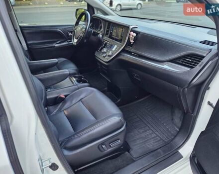 Белый Тойота Сиенна, объемом двигателя 3.5 л и пробегом 140 тыс. км за 18999 $, фото 36 на Automoto.ua