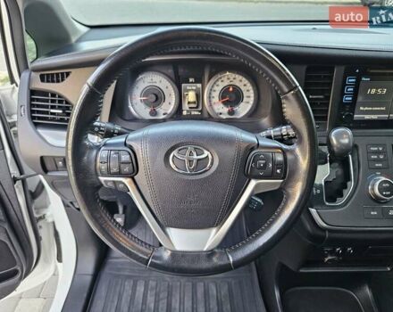 Белый Тойота Сиенна, объемом двигателя 3.5 л и пробегом 140 тыс. км за 18999 $, фото 27 на Automoto.ua