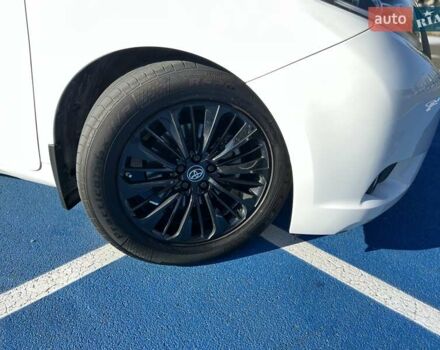 Белый Тойота Сиенна, объемом двигателя 3.46 л и пробегом 169 тыс. км за 17999 $, фото 10 на Automoto.ua